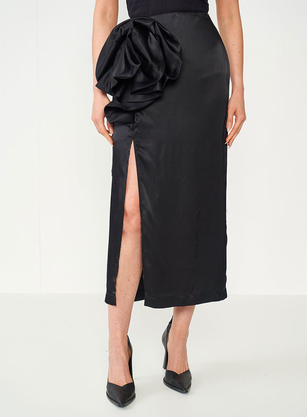 SILVIA'S SATIN SKIRT W/ FRONTAL SLIT (COLCCI)